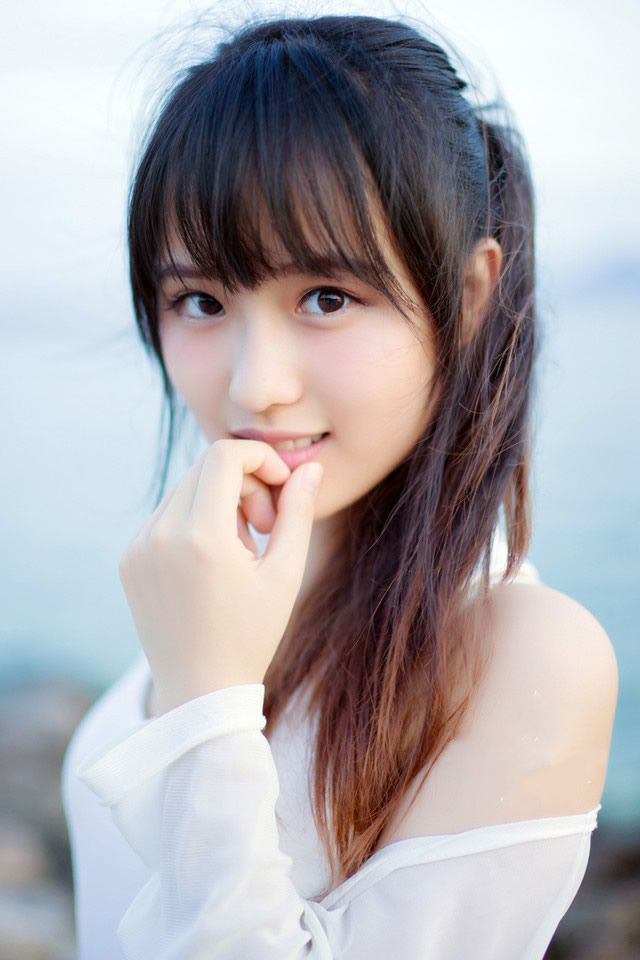 命运如同手中的掌纹，无论多曲折，终掌握在自己手中。